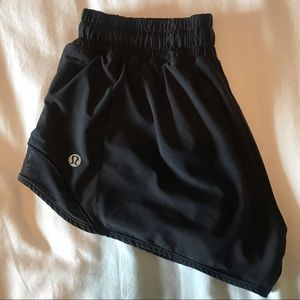 Lululemon Hotty Hot Short II 2.5”